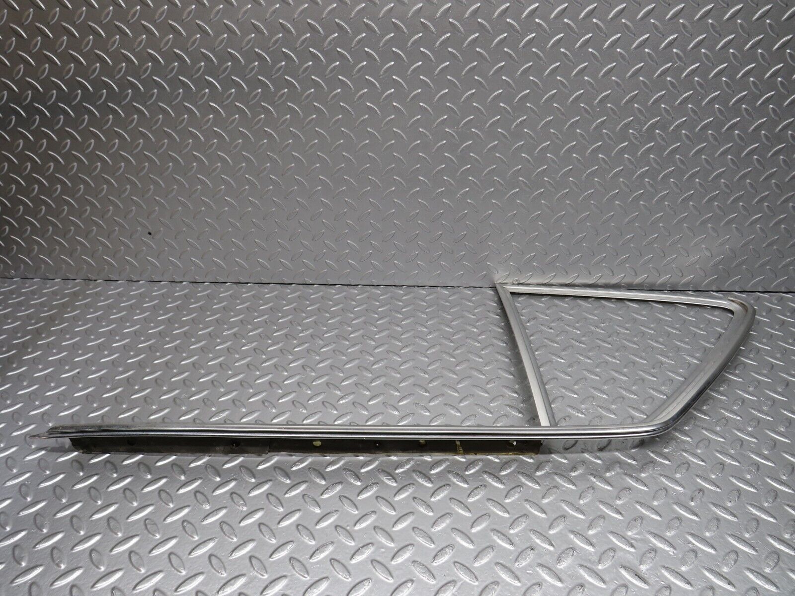 40197 Mercedes-Benz R107 Hardtop Side Window Chrome Moulding Trim Right