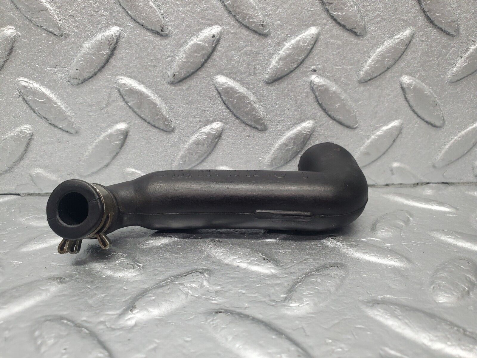 46208 Mercedes-Benz W124 280E Crankcase Breather Hose Pipe 2X 1040943582 1040943682