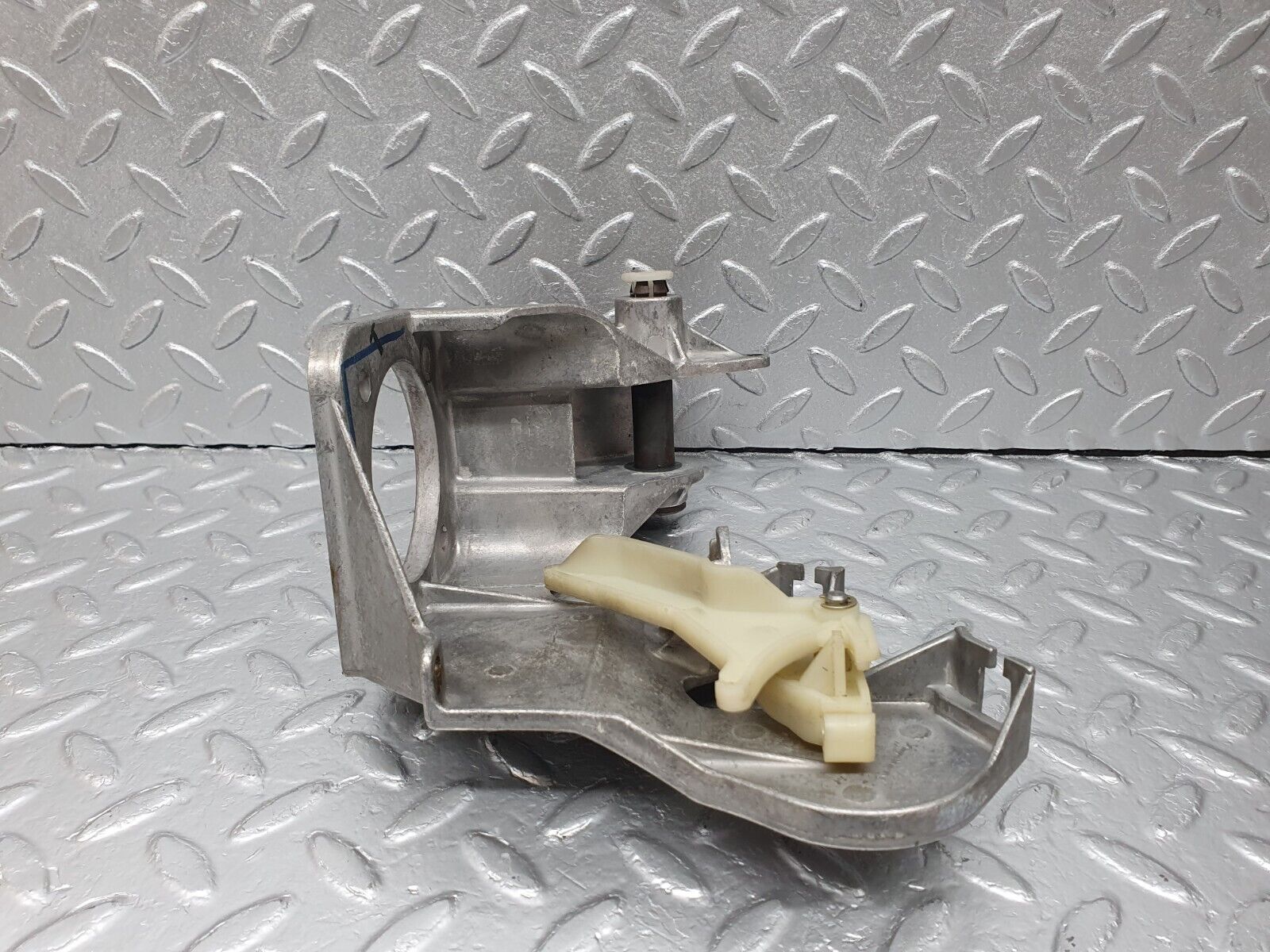 41968 Mercedes-Benz W202 C200 Brake Pedal Bracket 2102901219 1402921531
