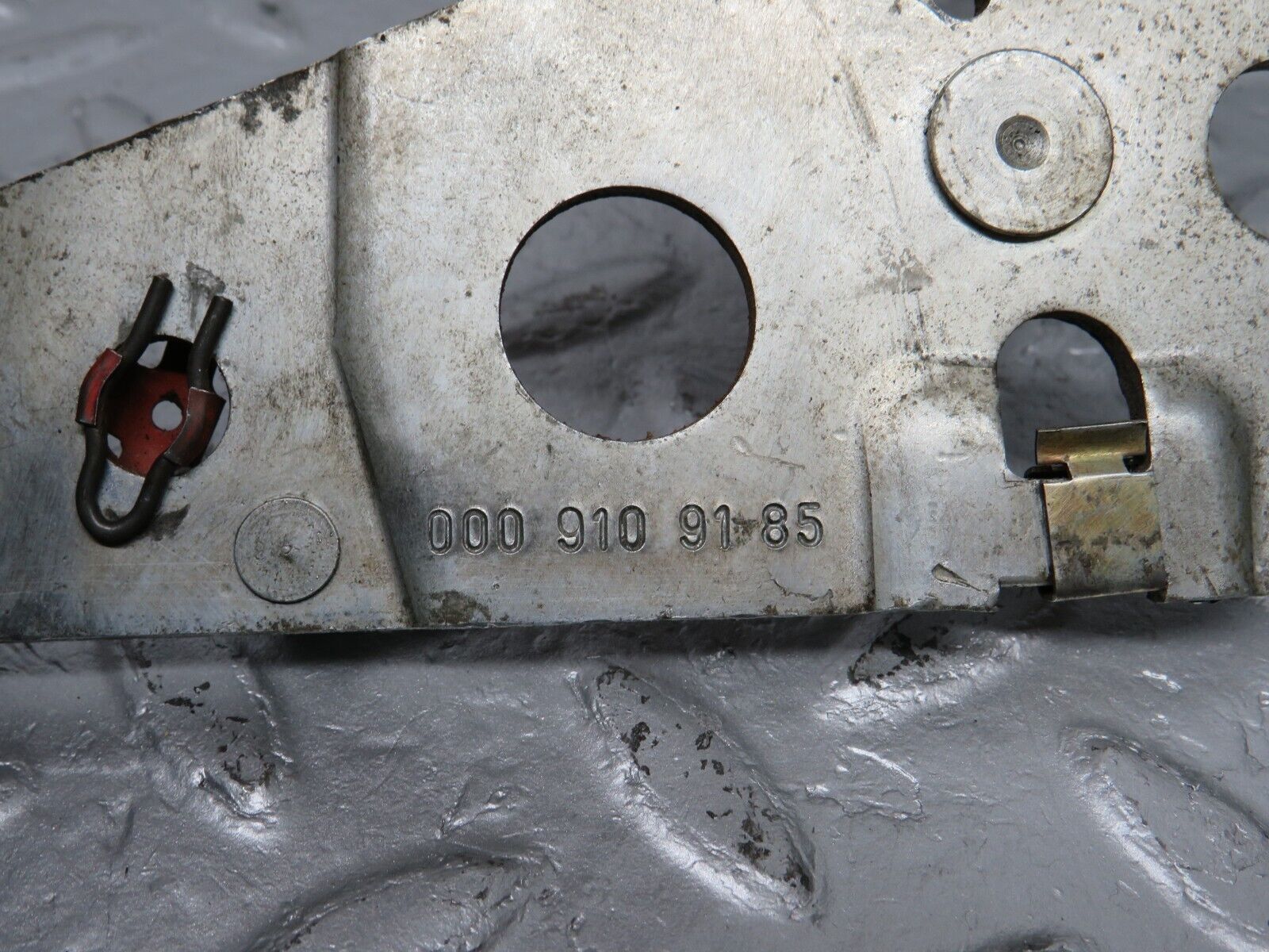 40069 Mercedes-Benz R107 350SL Front Left Seat Hinge 0009109185