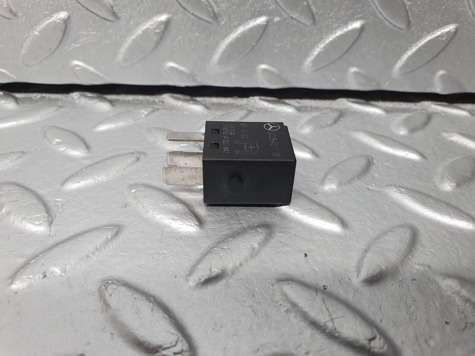 41795 Mercedes-Benz W202 C200 Indicator Relay 0025421119