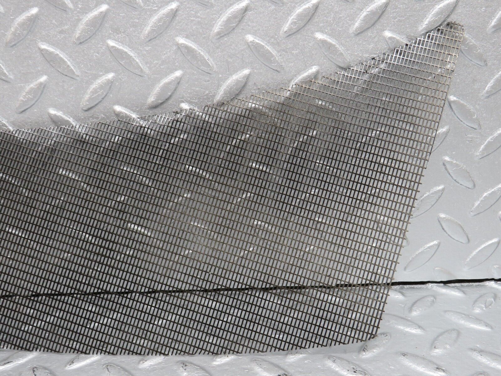 40081 Mercedes-Benz R107 350SL Air Intake Grill Left Side