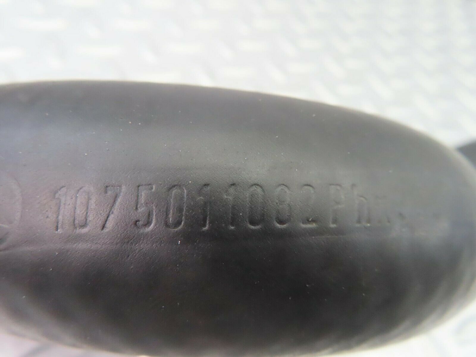 8532 Mercedes-Benz R107 Radiator Hose 1075011082