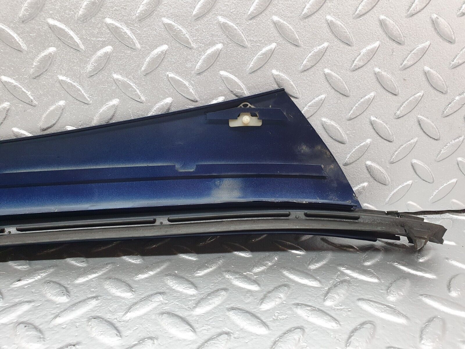 42207 Mercedes-Benz R129 320SL Coupe A Pillar Exterior Trim Cover Right 1296982430