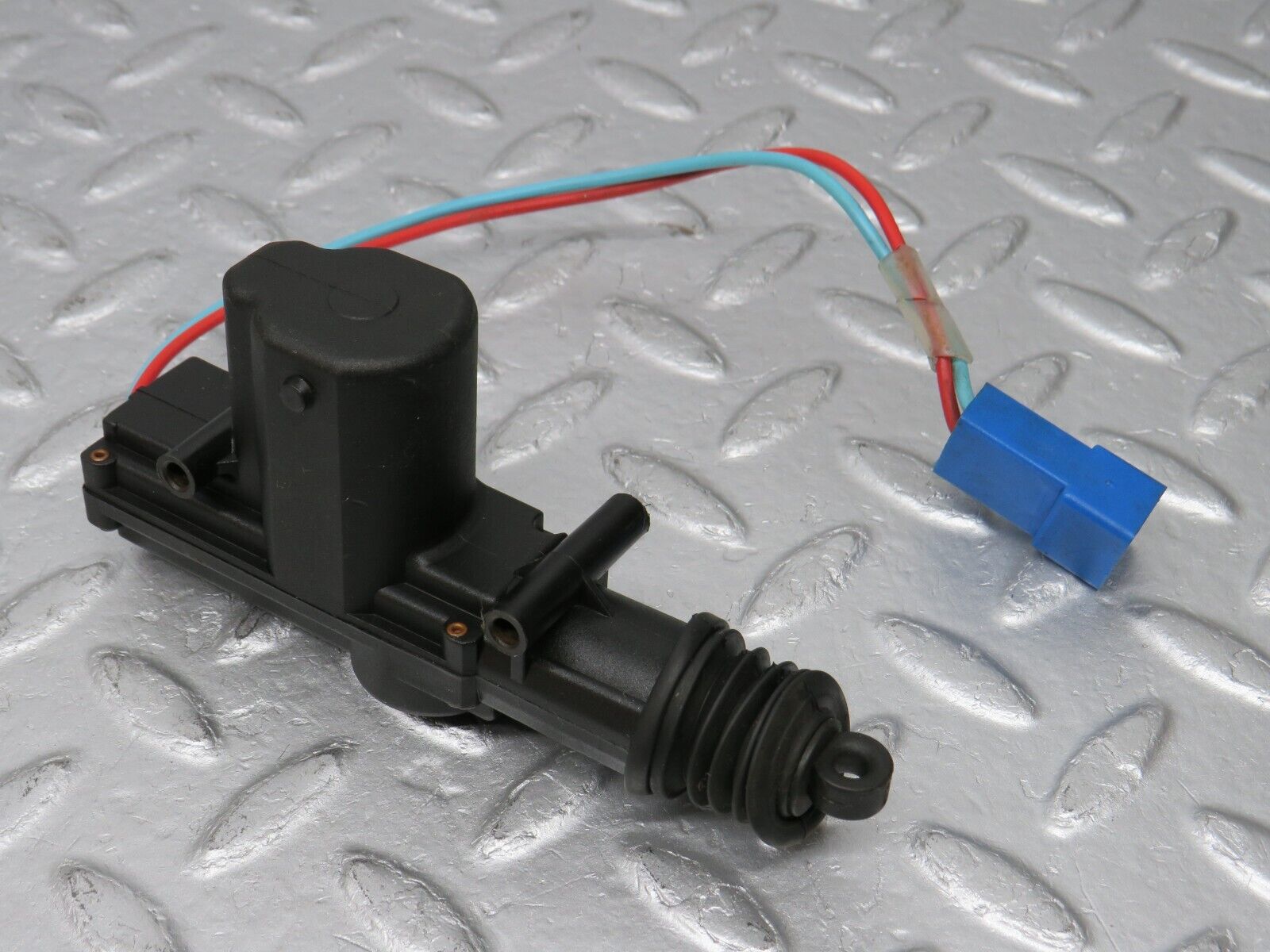 39133 Mercedes-Benz R107 500SL Trunk Lock Actuator