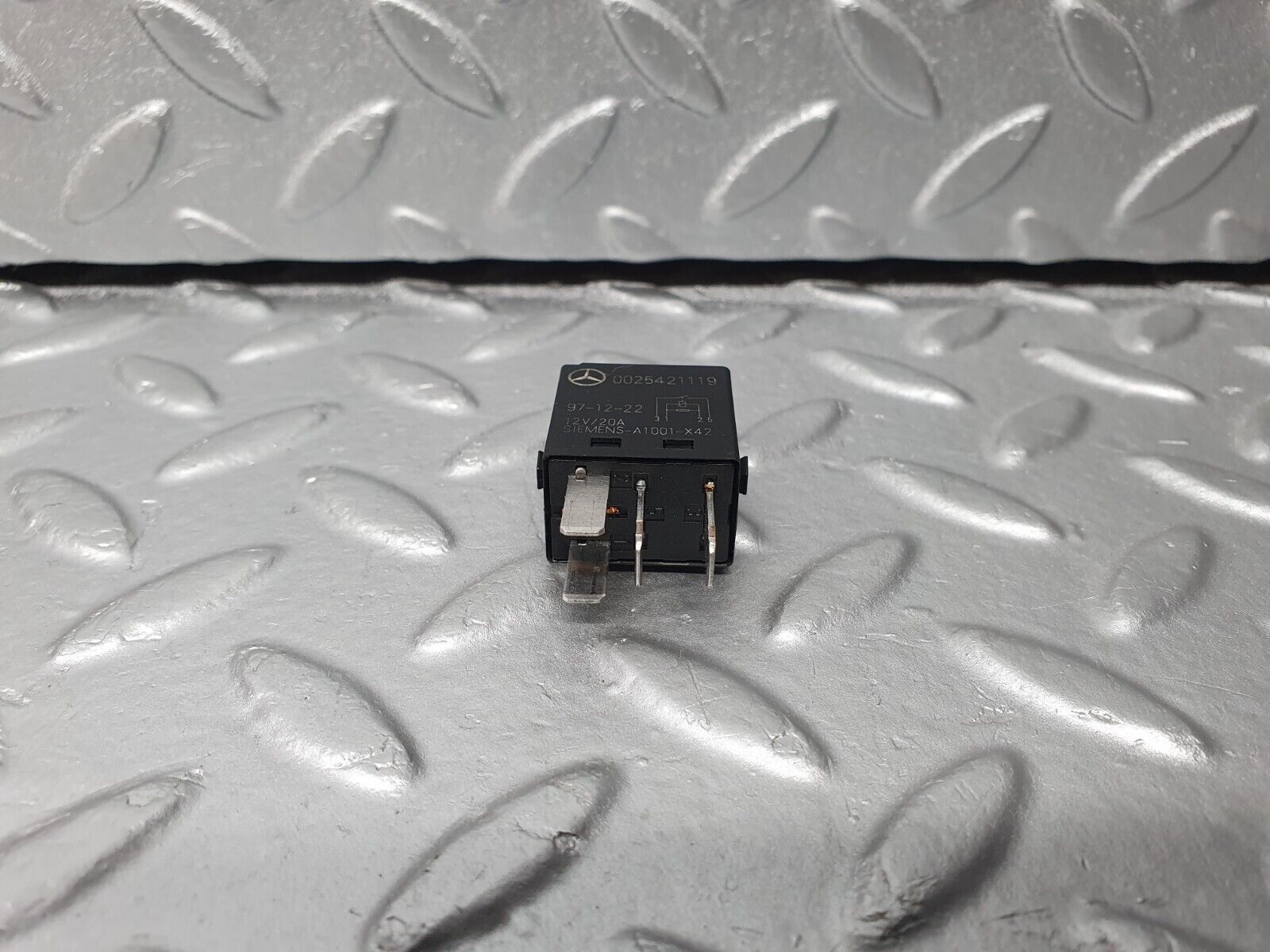41795 Mercedes-Benz W202 C200 Indicator Relay 0025421119