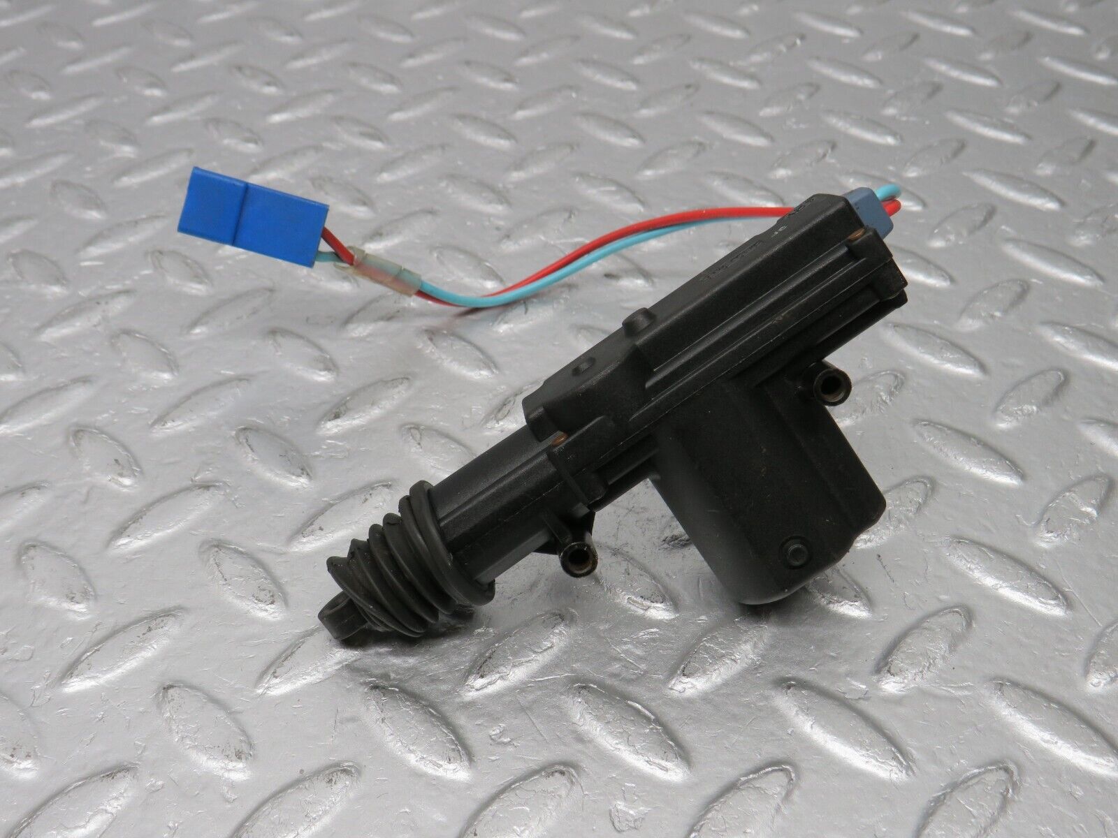 39133 Mercedes-Benz R107 500SL Trunk Lock Actuator