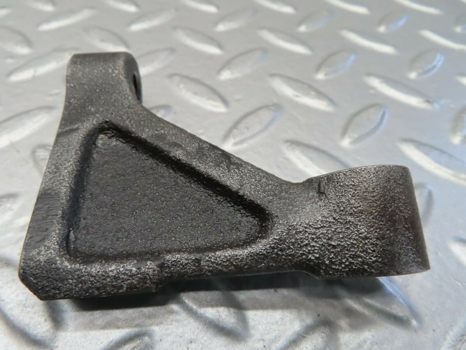 15677 Mercedes-Benz R107 450SL Engine Mount Bracket Pair 1160110895 1160110995