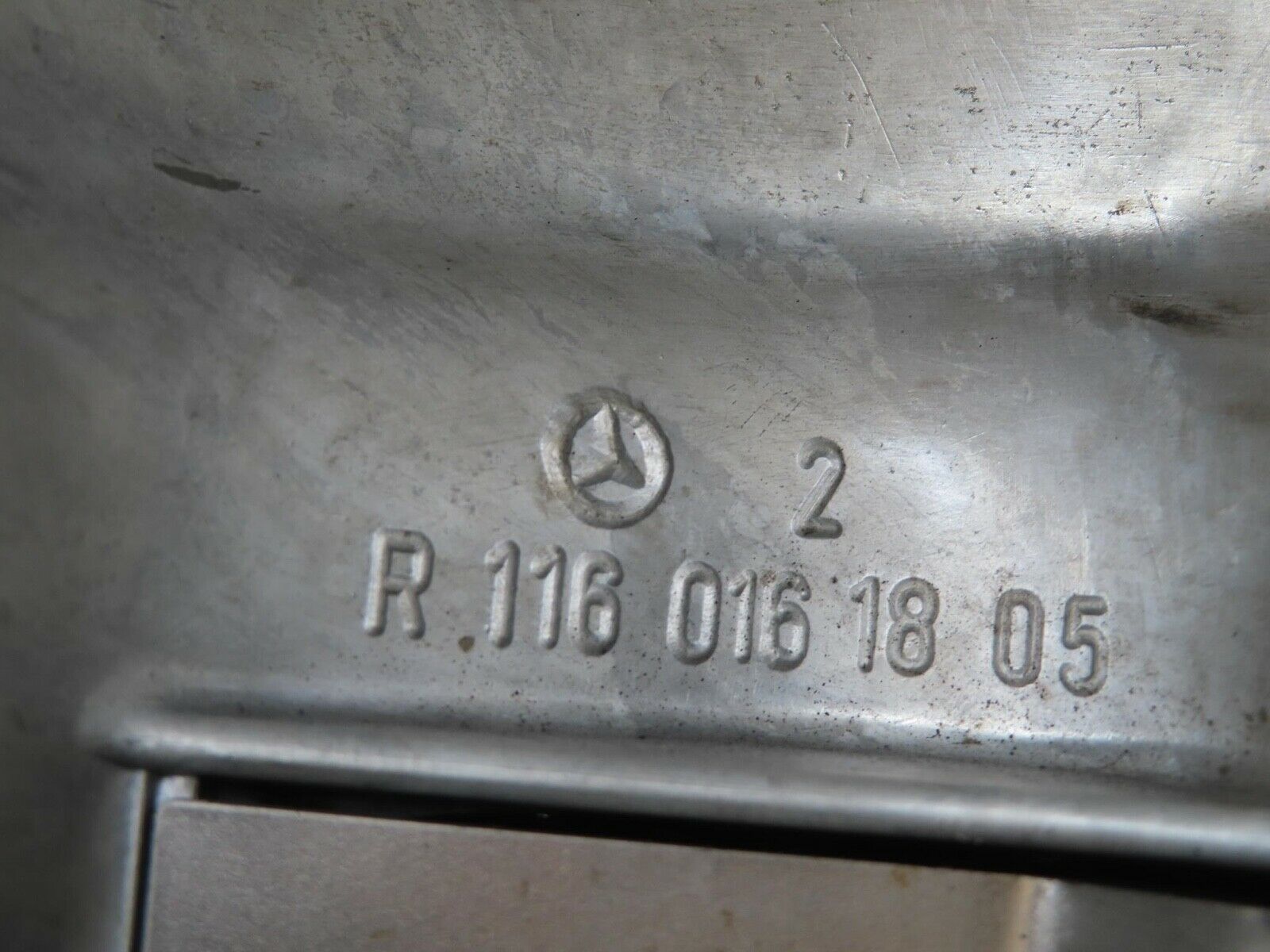 13828 Mercedes-Benz R107 450SL Cylinder Head Valve Cover Left Side 1160161805