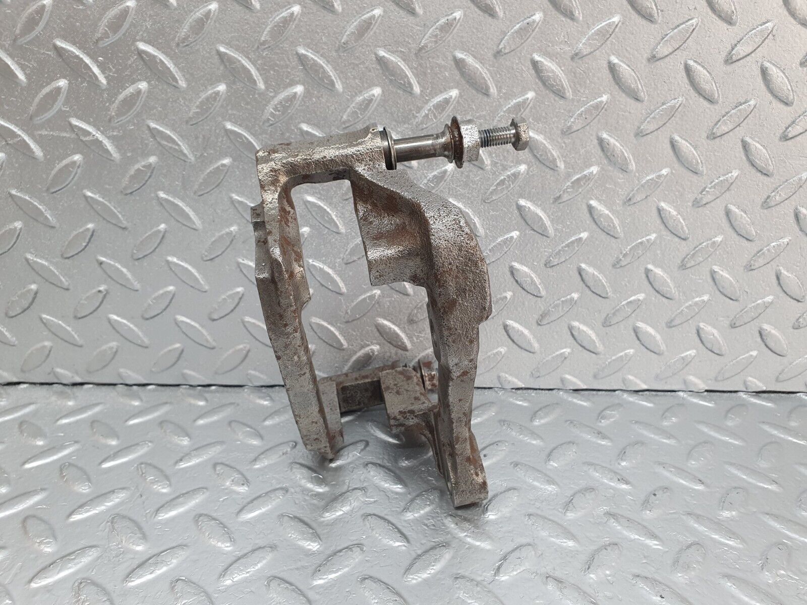 43719 Mercedes-Benz C126 380SEC Coupe Front Right Brake Caliper Bracket