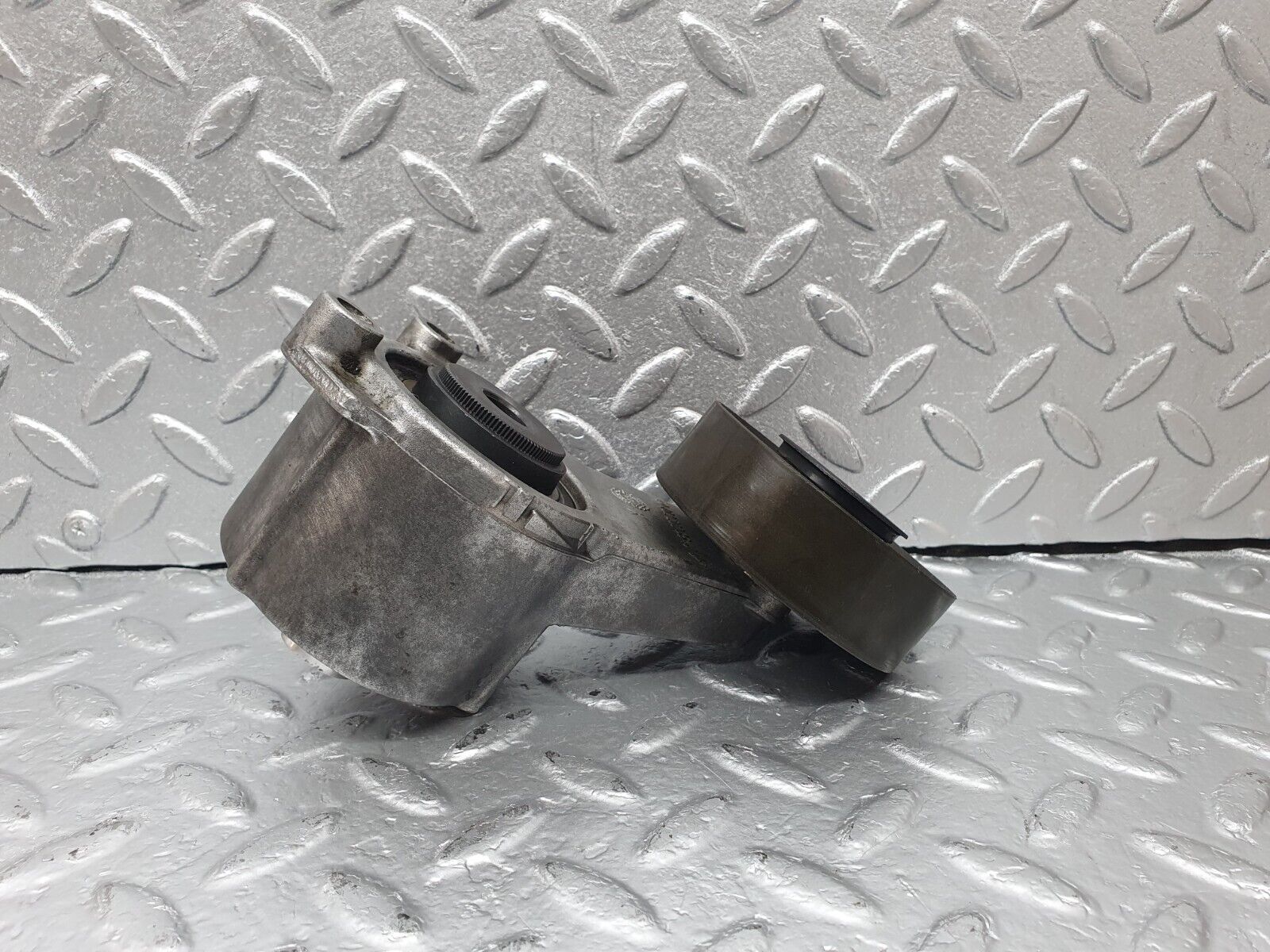 42722 Mercedes-Benz W201 190 2.0L Belt Tensioner Pulley 1022023640 6012000970