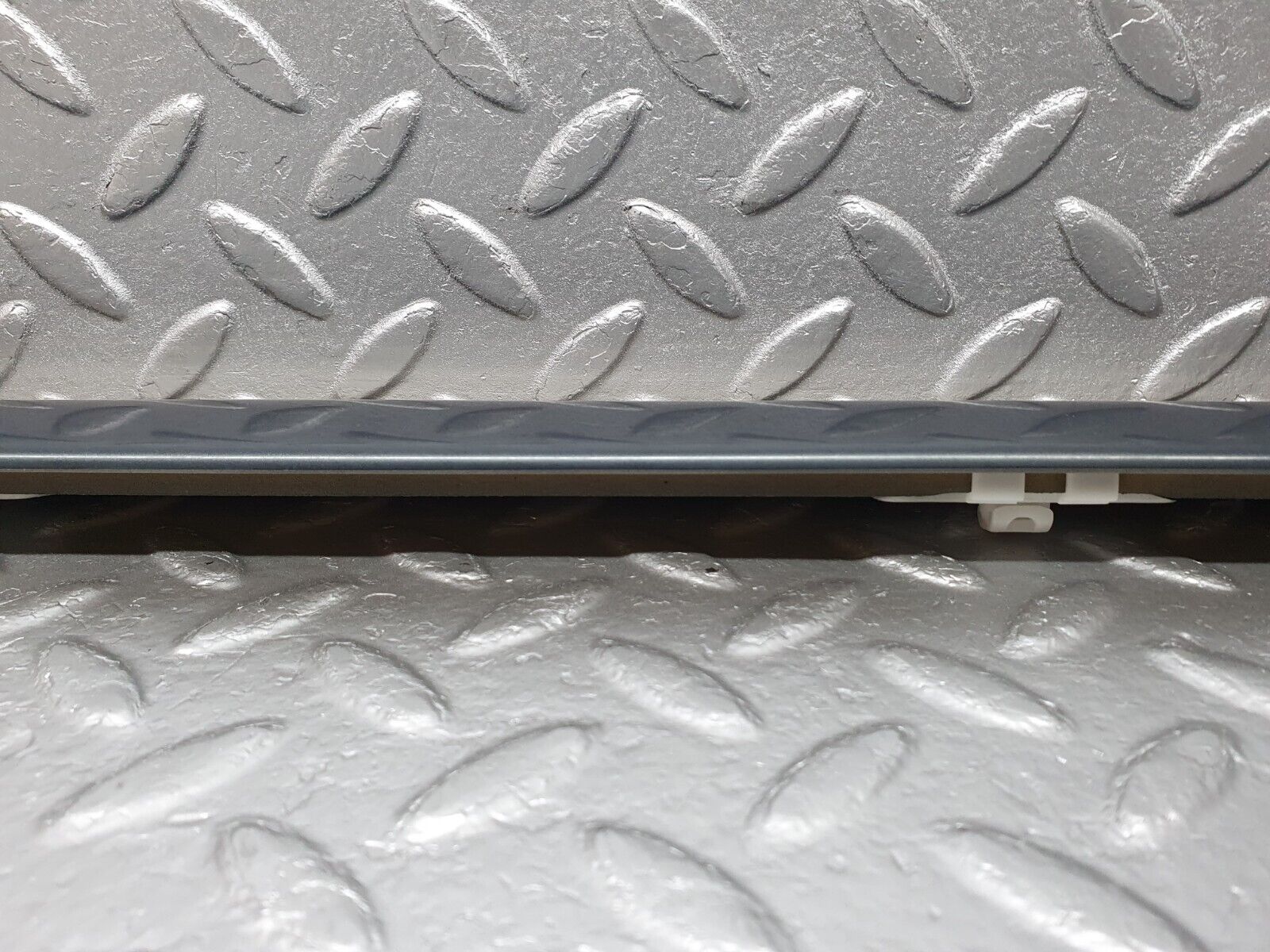 41804 Mercedes-Benz W202 C200 Front Right Door Centre Moulding Trim 2026909462