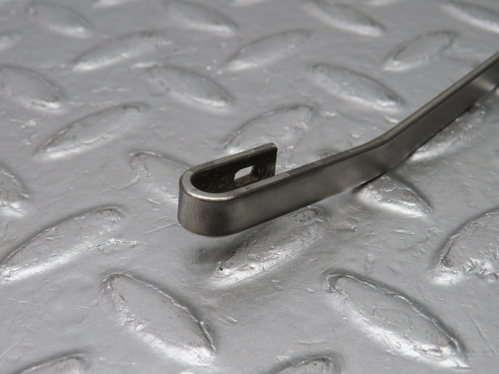 39106 Mercedes-Benz R107 500SL Windscreen Wiper Arm Left Side