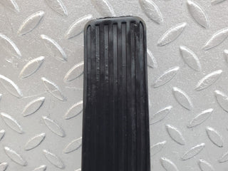 44722 Mercedes-Benz W124 220E Accelerator Pedal With Rubber 1233010082 1263000504