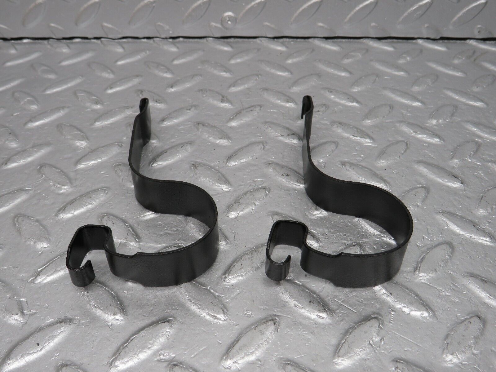 40176 Mercedes-Benz R107 350SL Radiator Fan Shroud Holder Bracket 2x