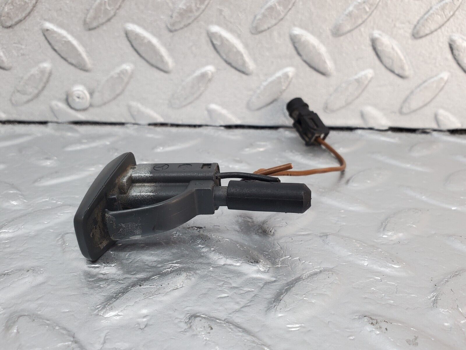 45233 Mercedes-Benz R129 300SL Coupe Windscreen Washer Nozzle 0155459928