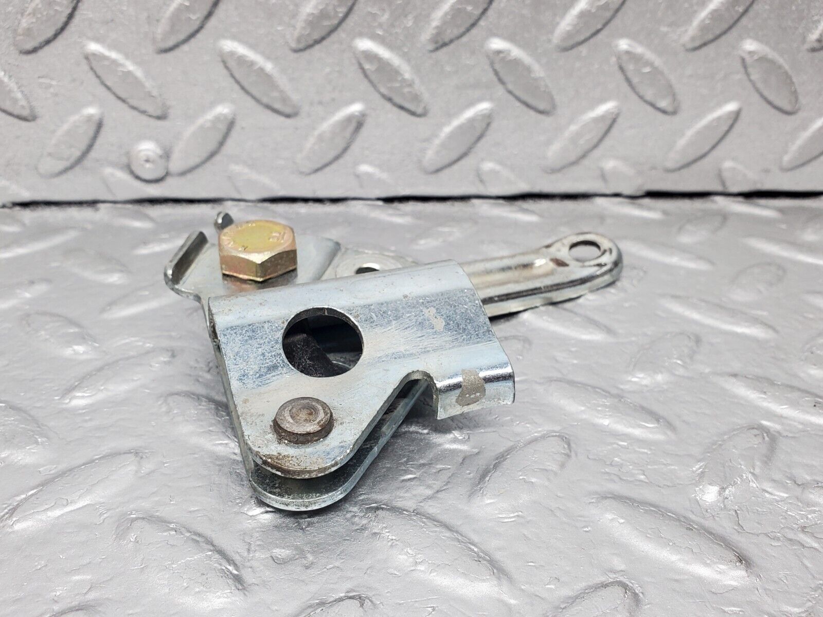 45882 Mercedes-Benz W126 420SE Front Left Seat Belt Bracket