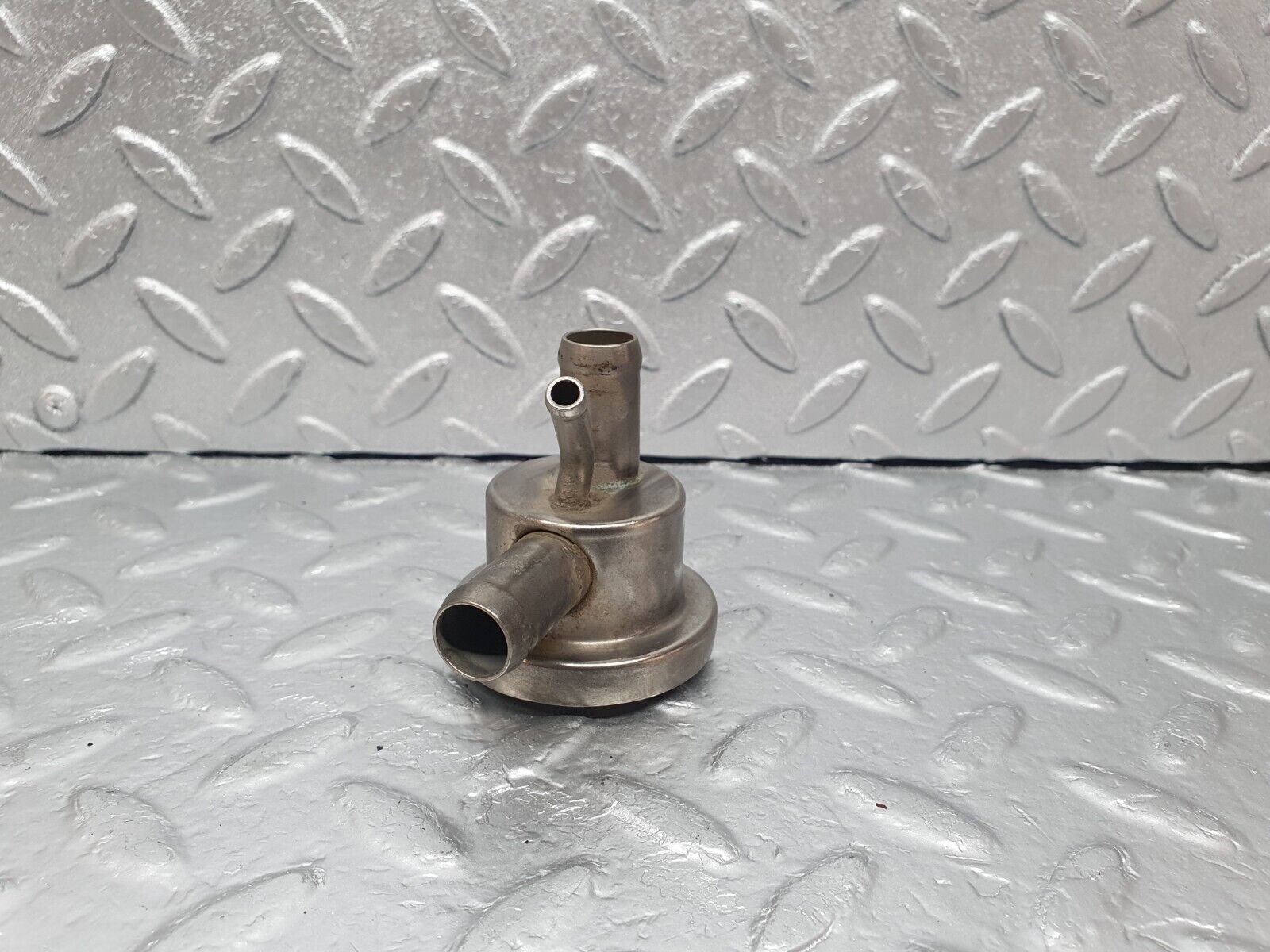 43535 Mercedes-Benz C126 380SEC Coupe Fuel Pressure Regulator Damper 1264700116
