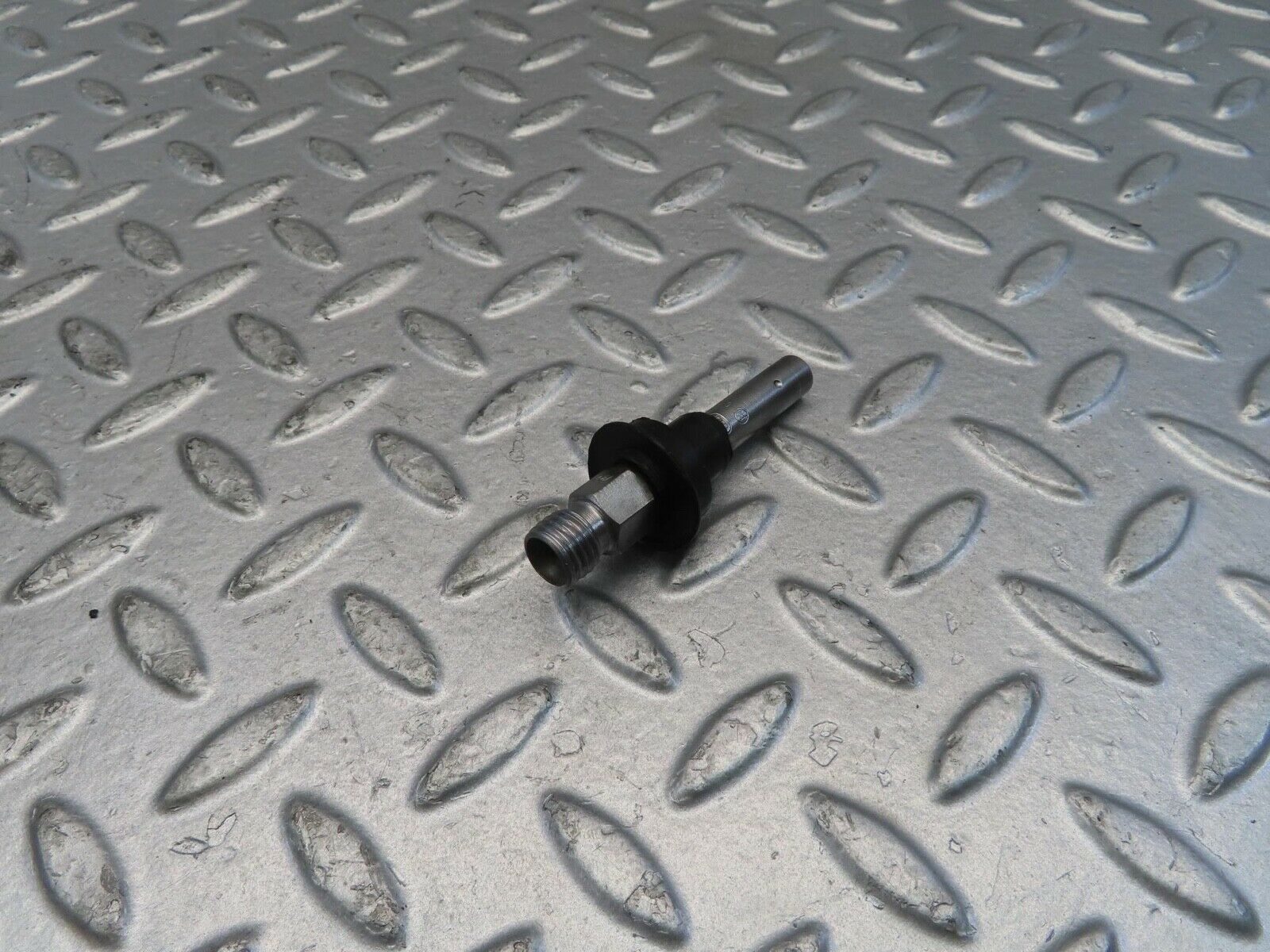 11033 Mercedes-Benz R107 W116 Fuel Injector Bosch 0437502010