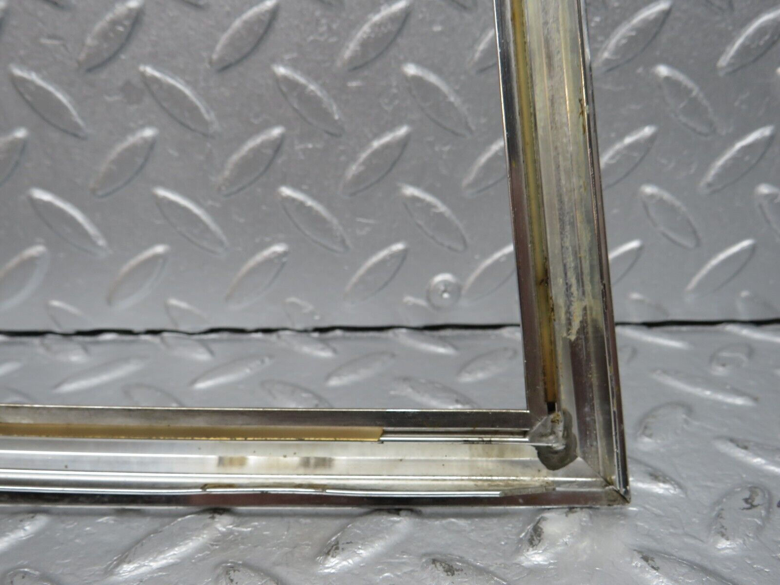 40196 Mercedes-Benz R107 Hardtop Side Window Chrome Moulding Trim Left