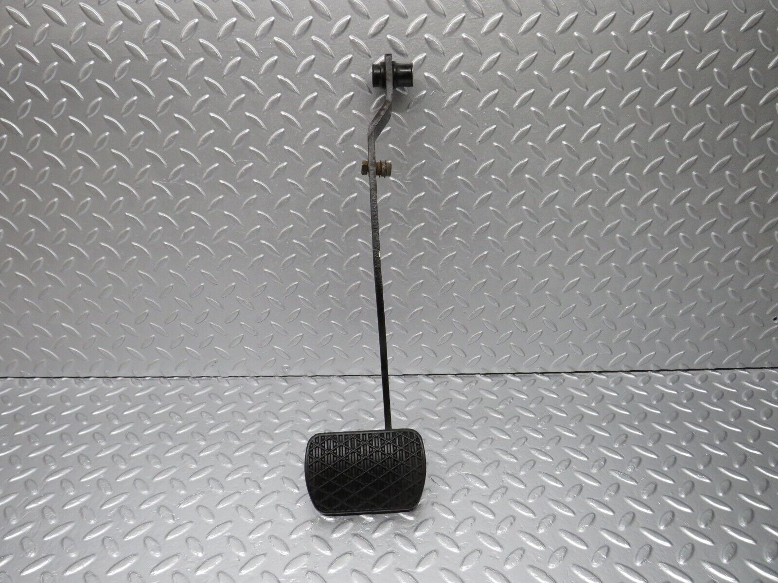 39985 Mercedes-Benz R107 350SL Brake Pedal With Rubber 1232910082