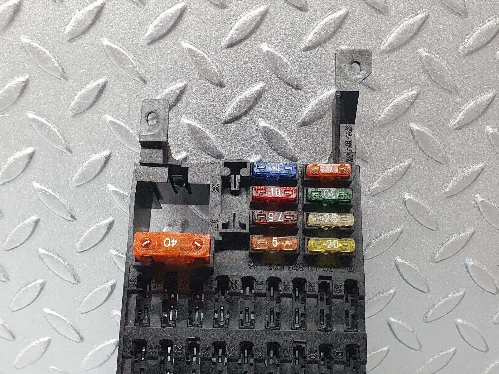 41816 Mercedes-Benz W202 C200 Fuse Box 2085450140