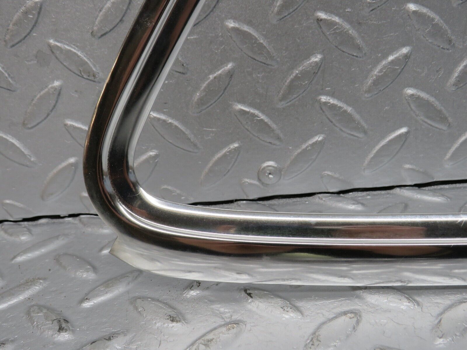 39855 Mercedes-Benz R107 350SL Hardtop Quarter Window Chrome Trim Right