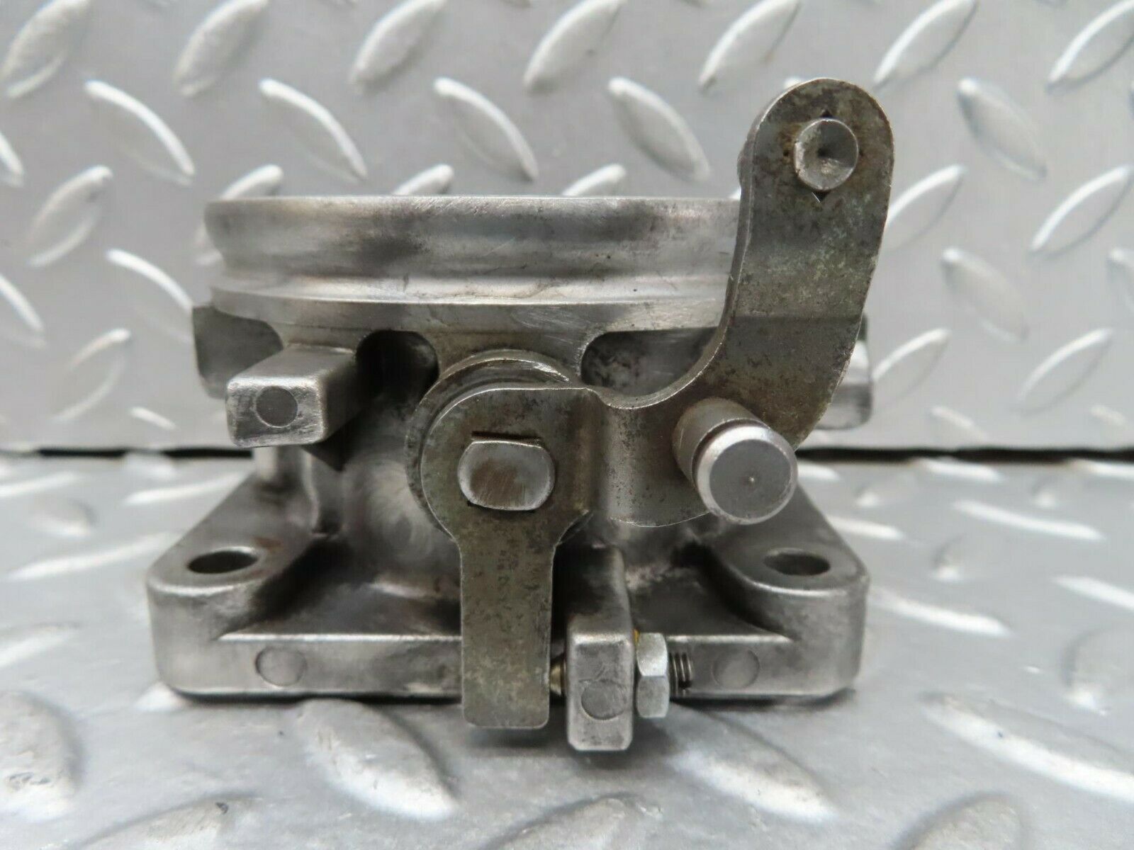 15680 Mercedes-Benz R107 450SL Throttle Body Valve