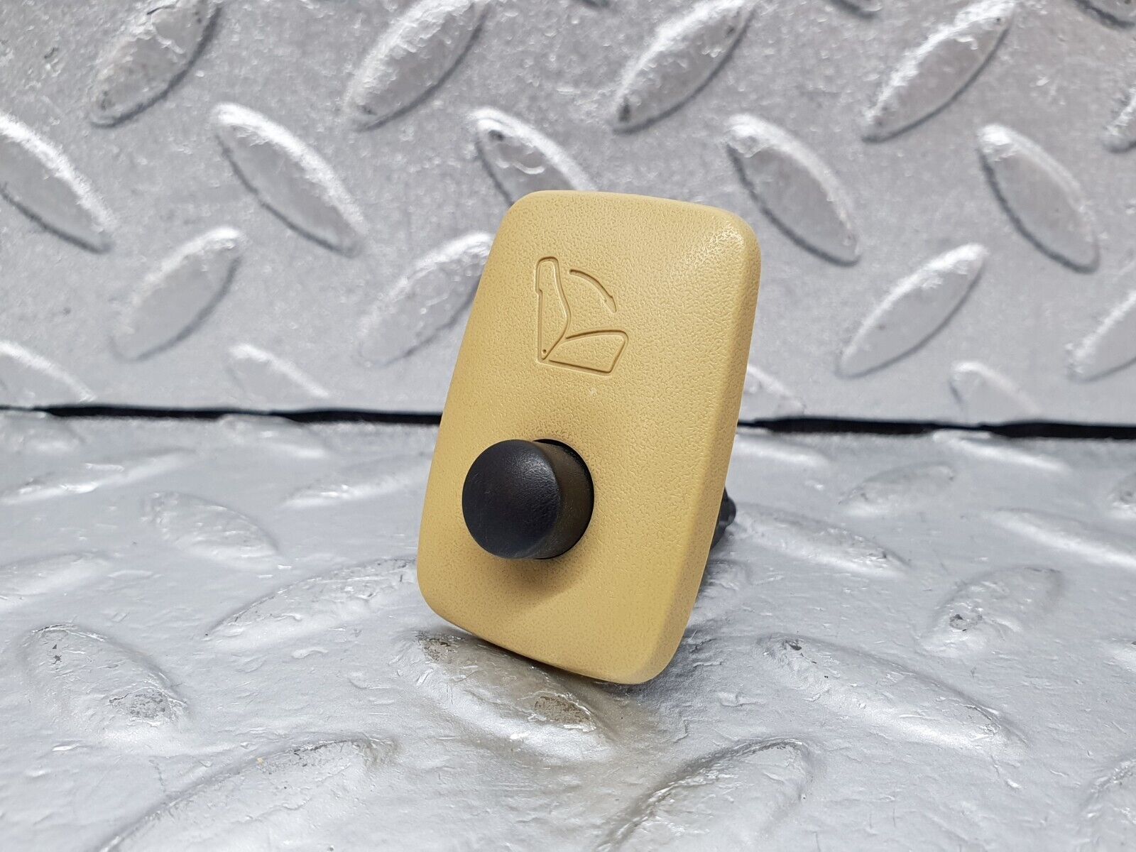 44082 Mercedes-Benz C123 230CE Coupe Front Right Seat Folding Button