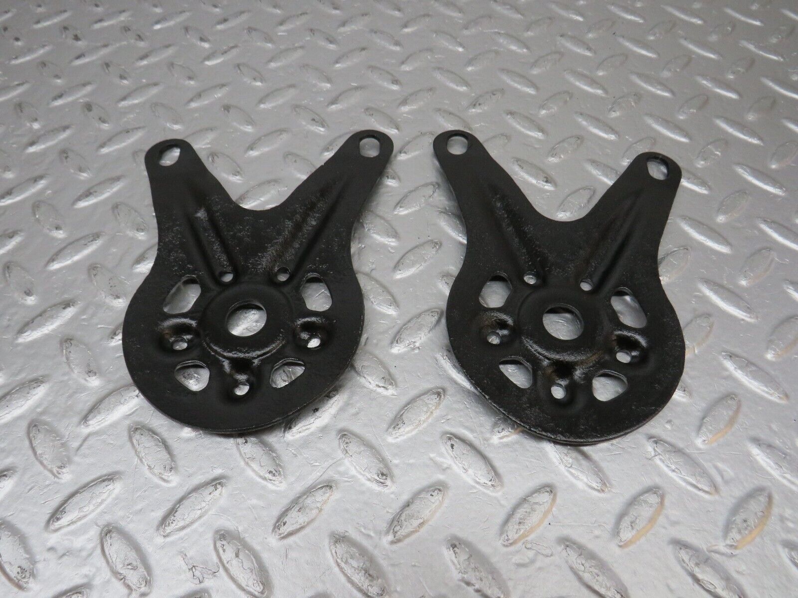 39931 Mercedes-Benz R107 350SL Rear Suspension Axle Mounting Bracket