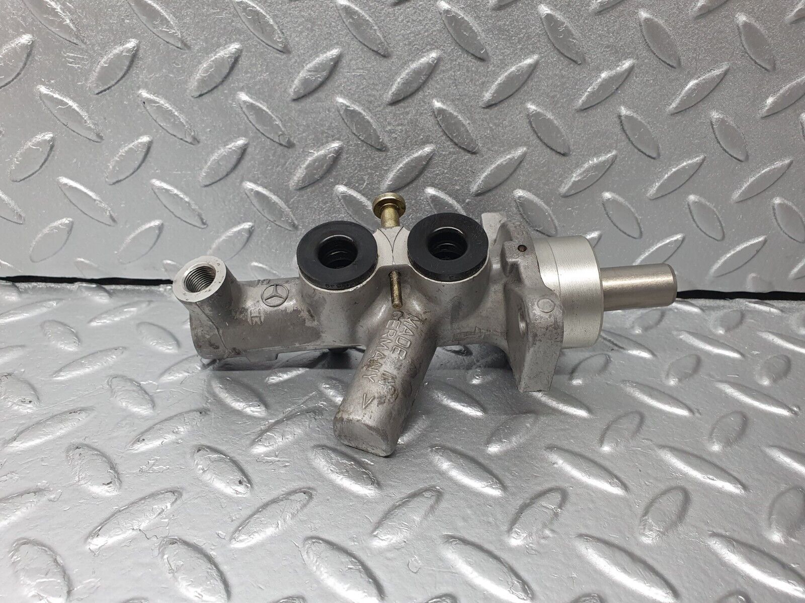 41790 Mercedes-Benz W202 C200 Brake Master Cylinder Lucas