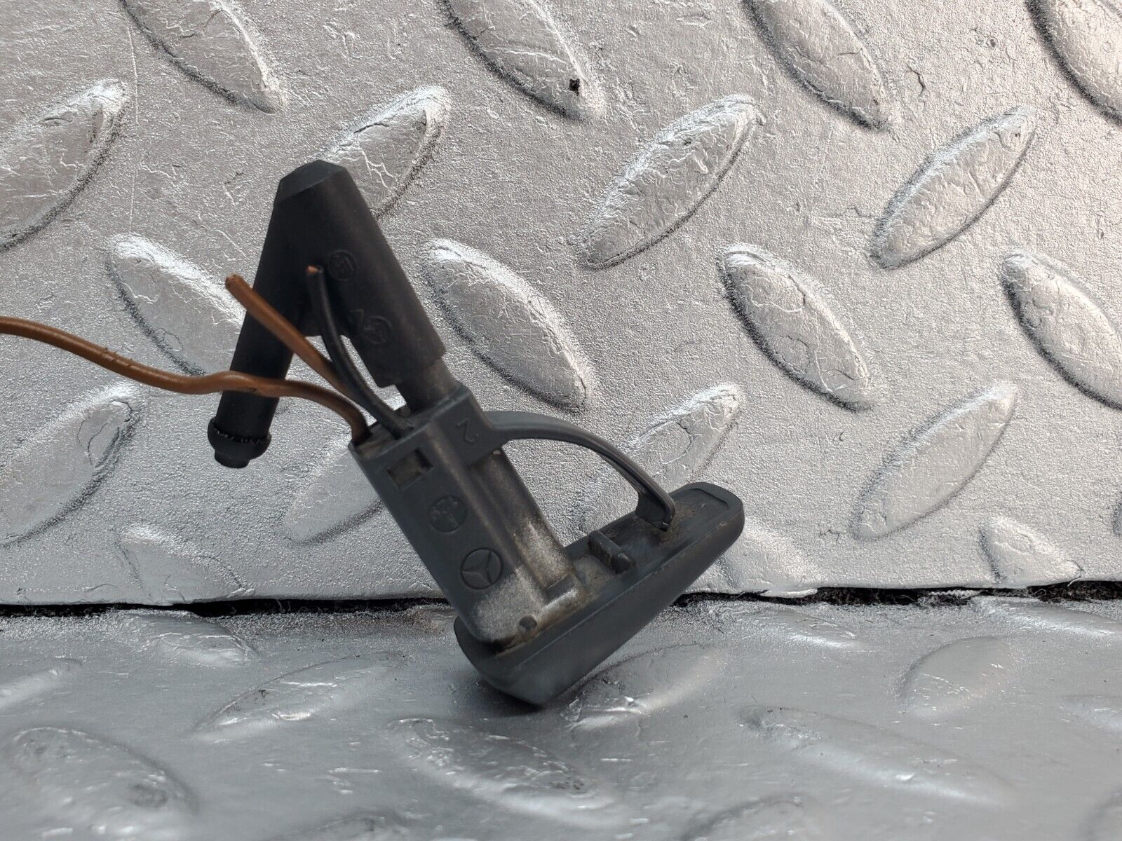 45233 Mercedes-Benz R129 300SL Coupe Windscreen Washer Nozzle 0155459928