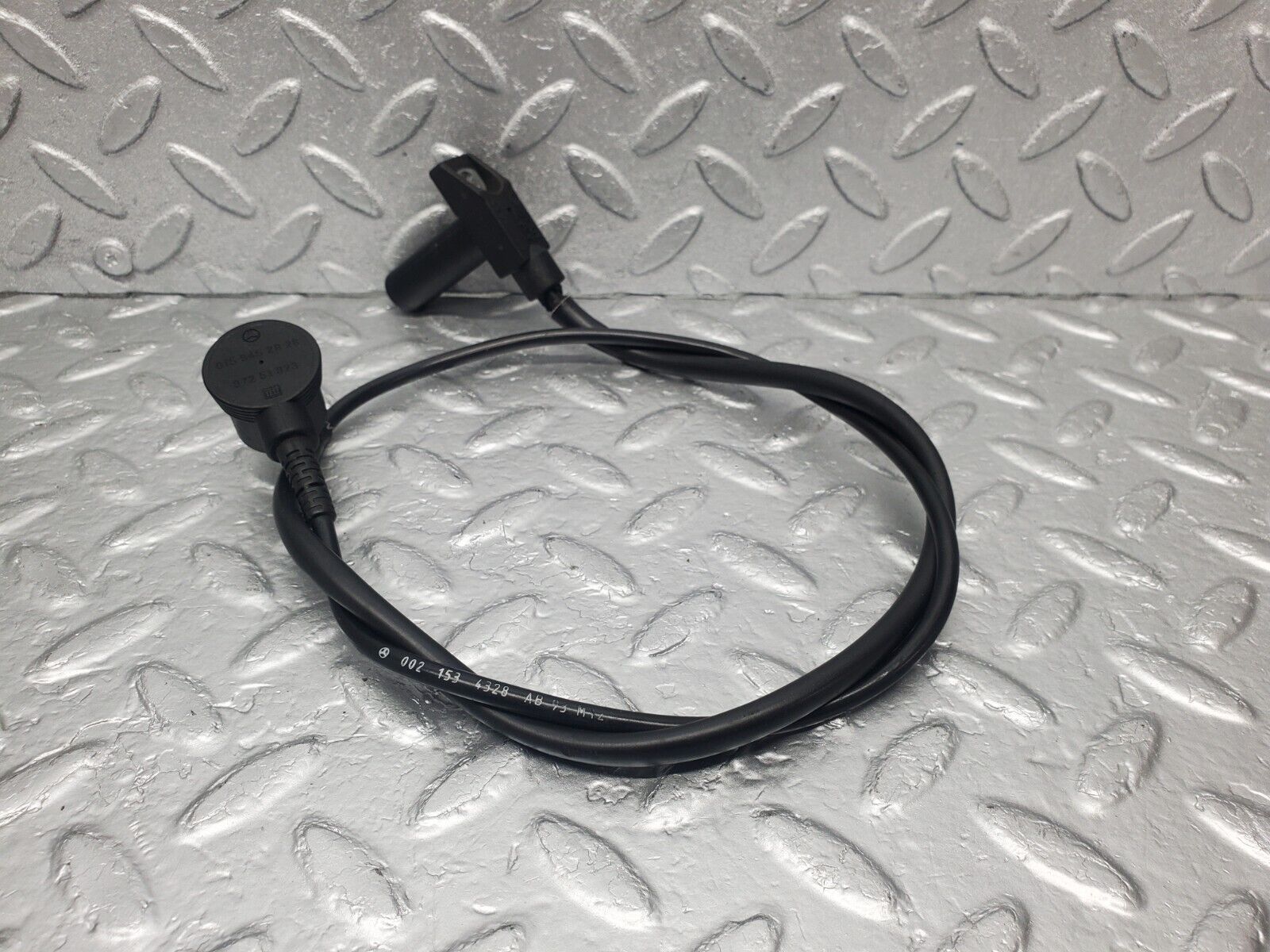 46203 Mercedes-Benz W124 280E Crankshaft Position Sensor 0155452828 0021534328