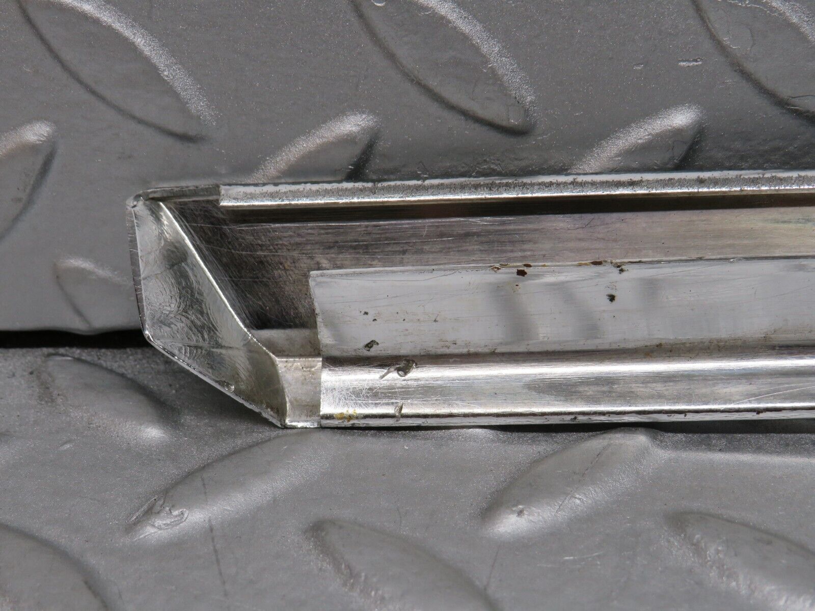 39108 Mercedes-Benz R107 500SL Left Door Chrome Trim