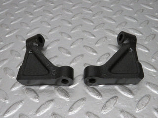 32757 Mercedes-Benz C107 R107 350 V8 Engine Mount Bracket Pair 1160110895 1160110995