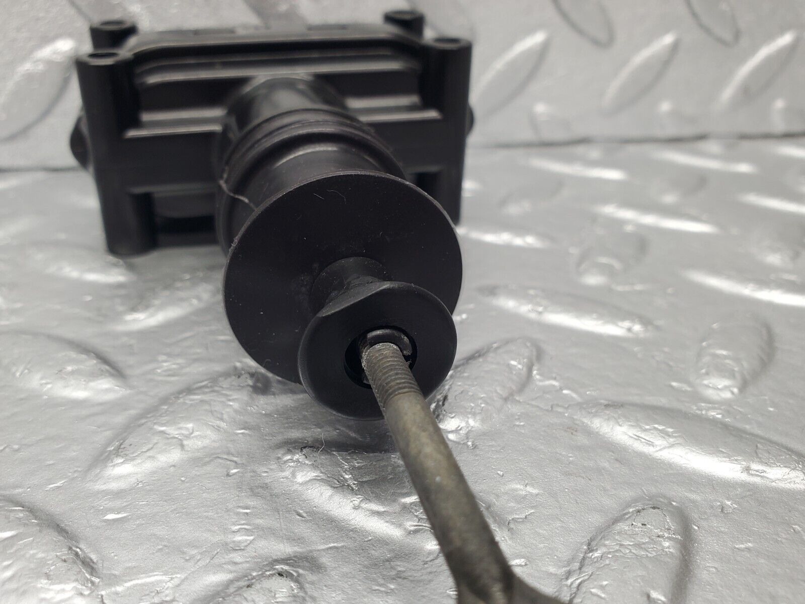 46940 Mercedes-Benz R129 320SL Coupe Left Door Lock Vacuum Actuator