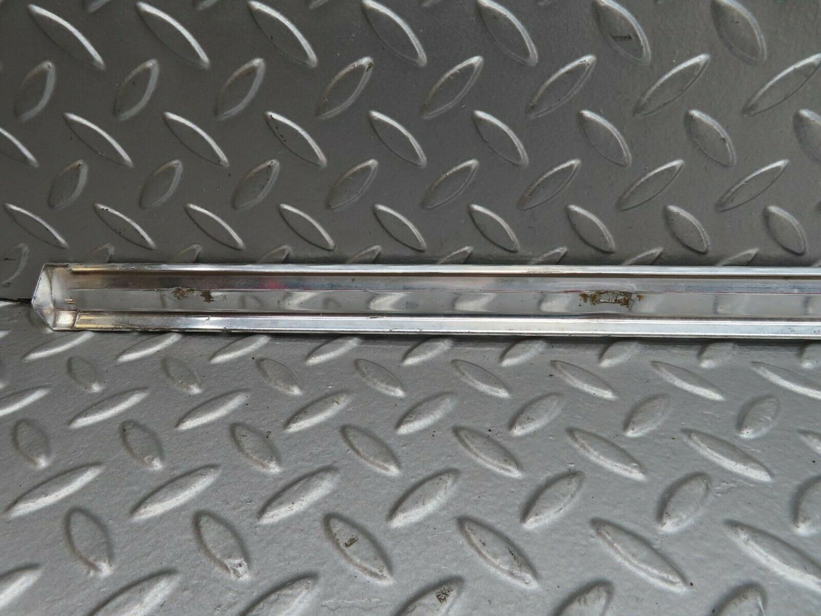 15716 Mercedes-Benz R107 450SL Right Door Chrome Trim