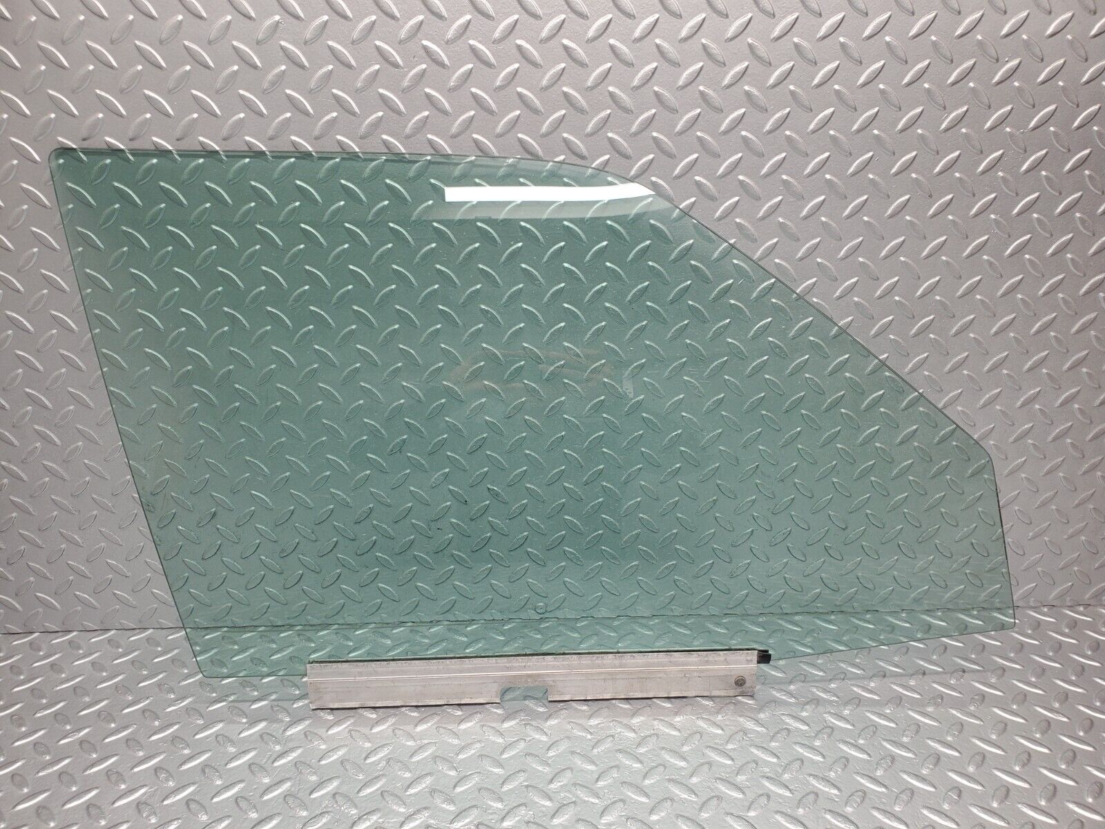 46246 Mercedes-Benz W124 280E Front Right Door Window Glass