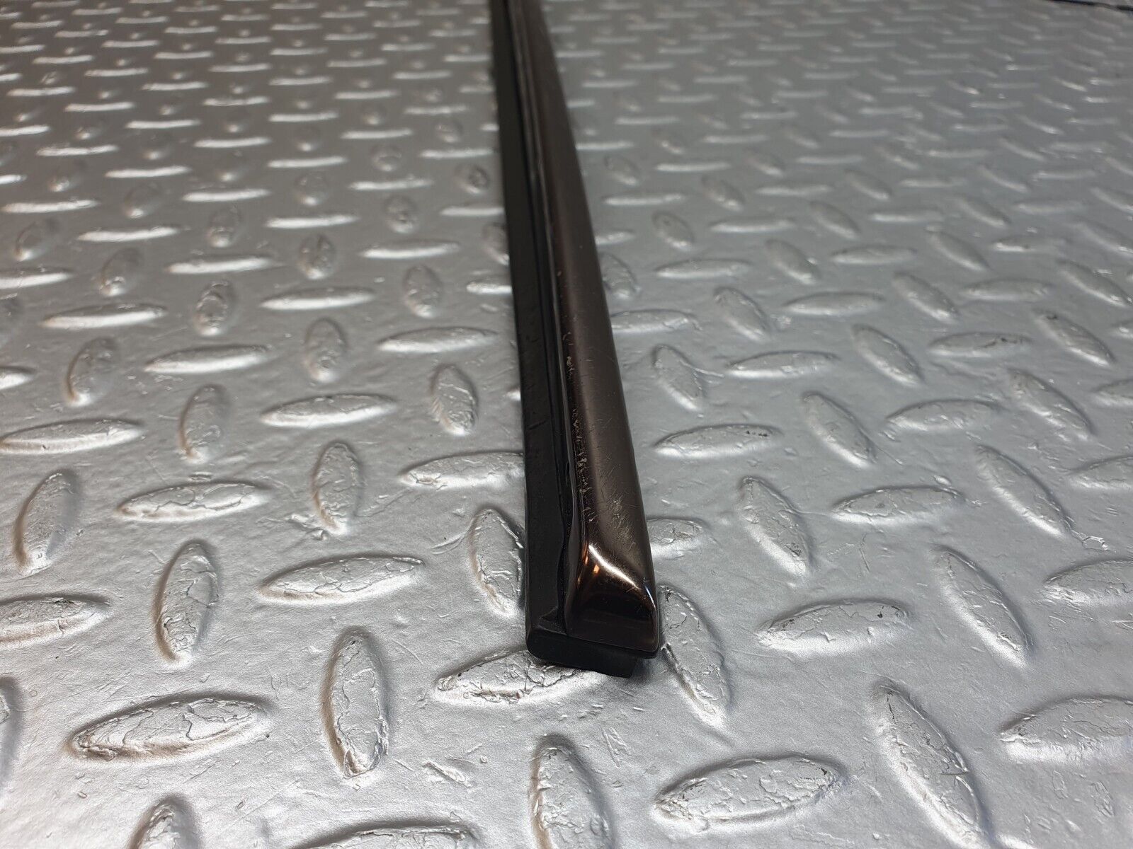42610 Mercedes-Benz R129 320SL Coupe Trunk Lid Handle Trim 1297580396