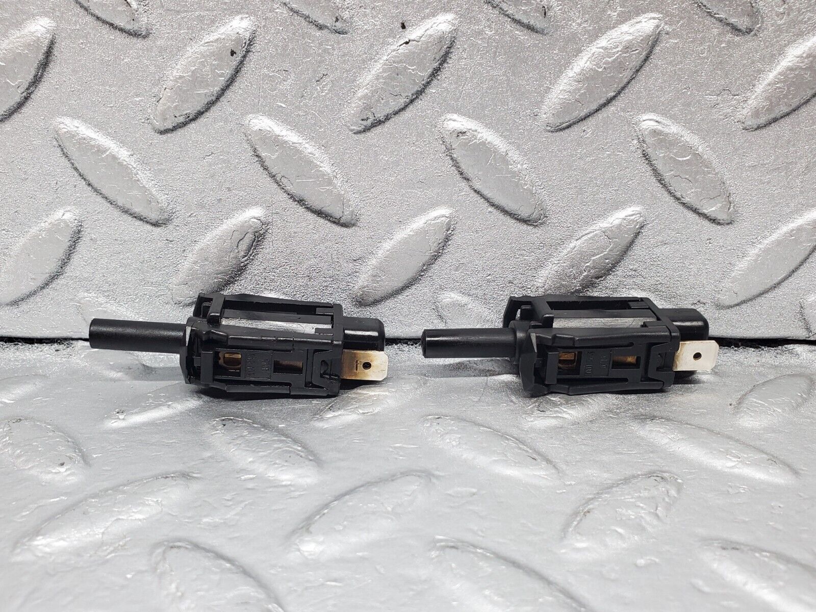 45887 Mercedes-Benz W126 420SE Door Contact Switch 2x 0015458714