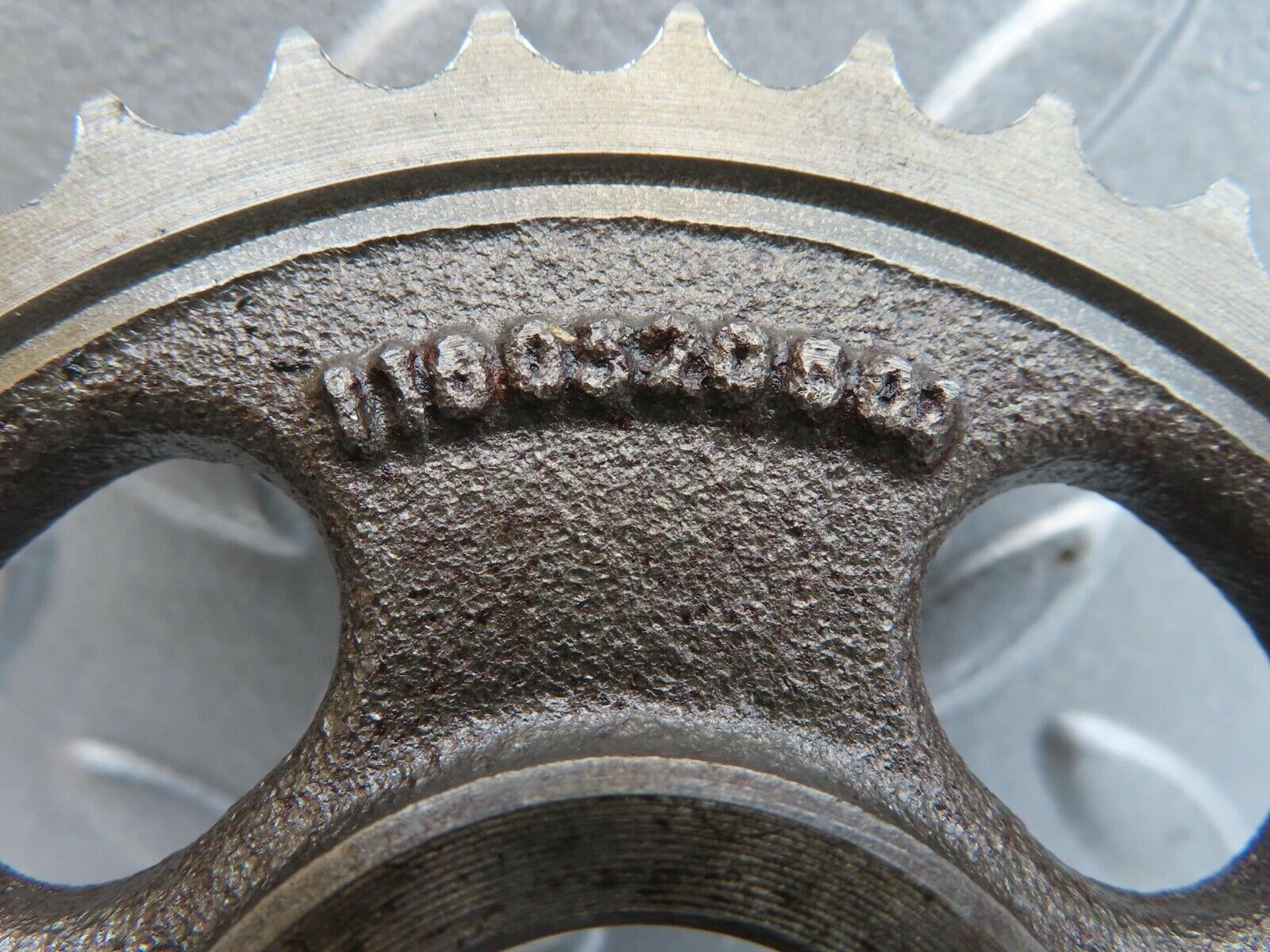 13737 Mercedes-Benz R107 450SL Camshaft Timing Gear 1160520501