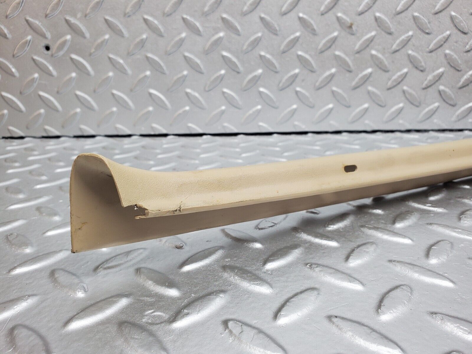 45862 Mercedes-Benz W126 420SE Rear Left Door Window Frame Cover 1267350571