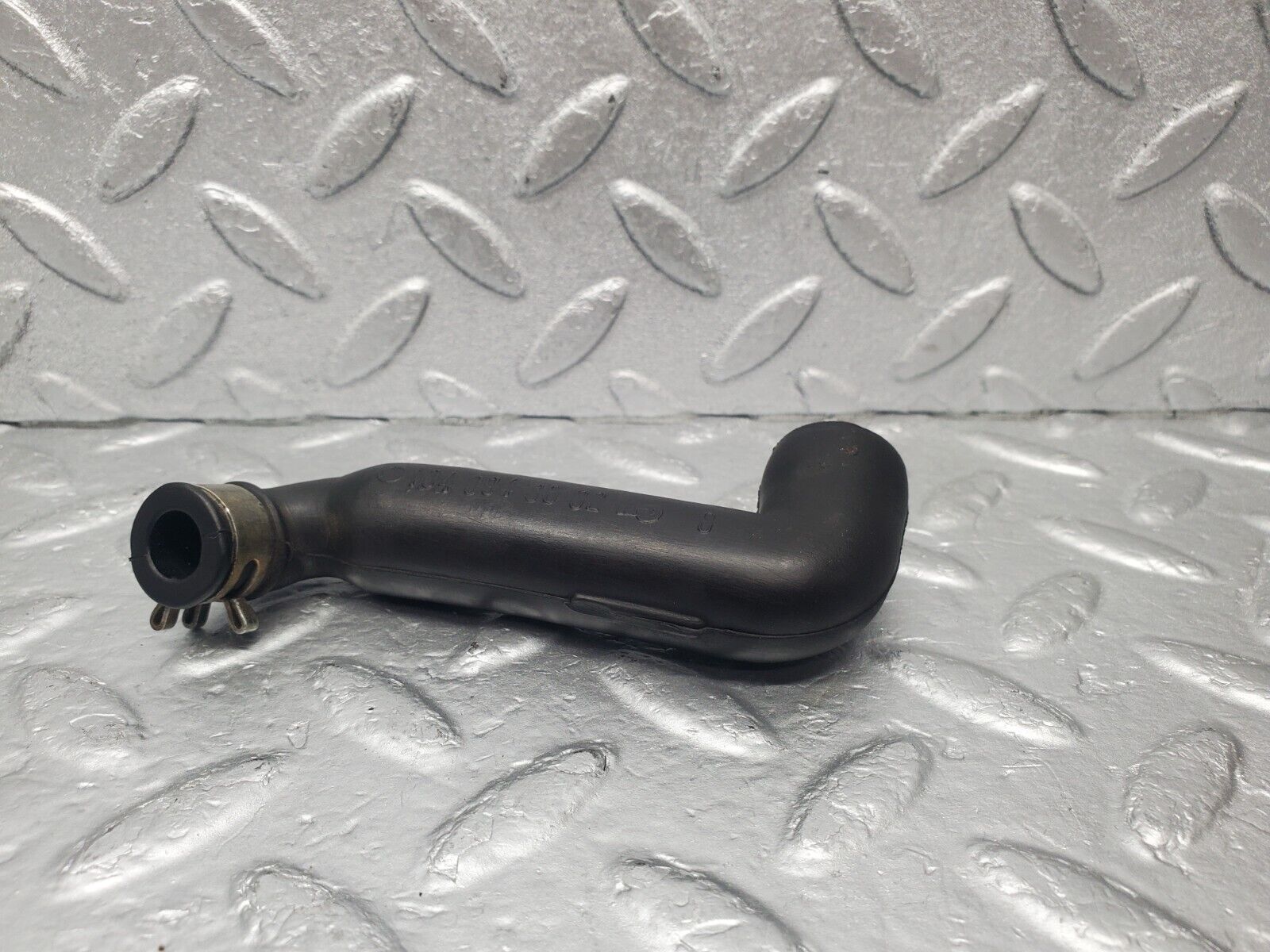 46208 Mercedes-Benz W124 280E Crankcase Breather Hose Pipe 2X 1040943582 1040943682