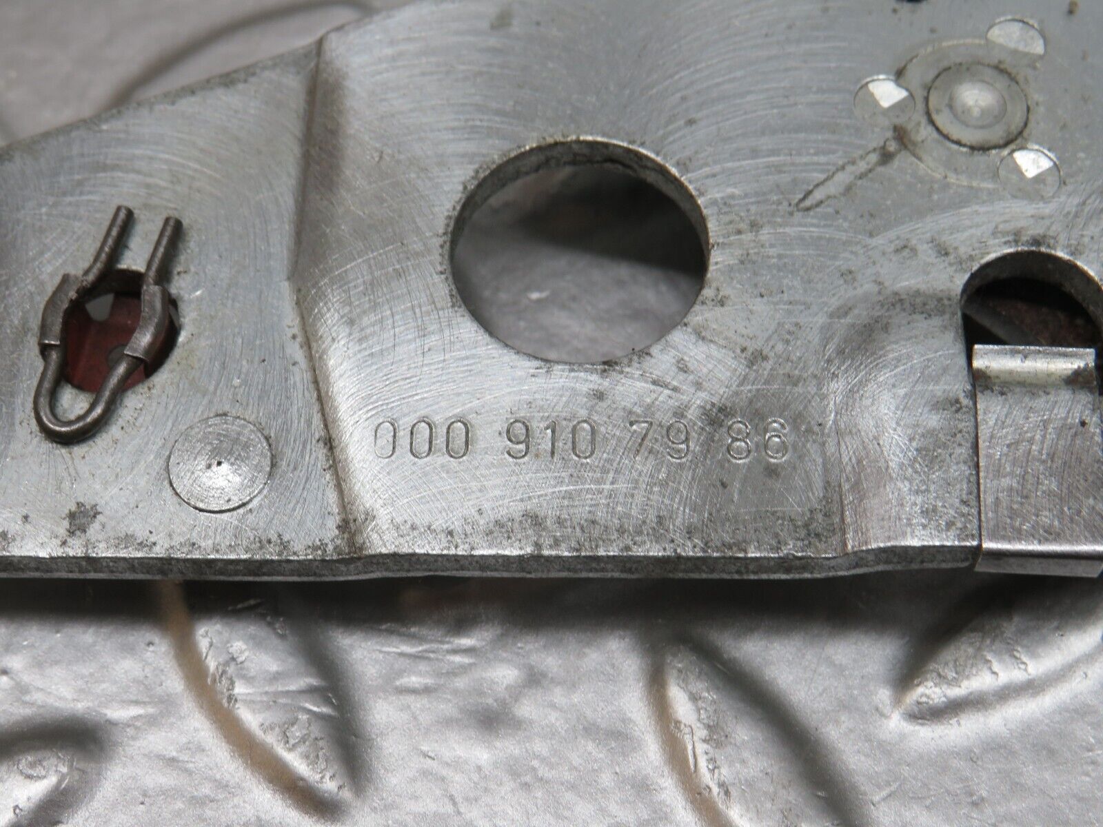 33209 Mercedes-Benz R107 Front Left Seat Hinge Pair 0009107685 0009107986