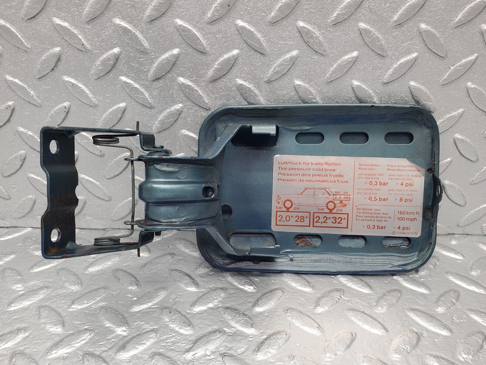 46482 Mercedes-Benz C123 280CE Coupe Fuel Tank Flap Cap 1235840039