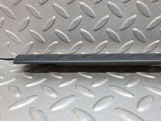 41804 Mercedes-Benz W202 C200 Front Right Door Centre Moulding Trim 2026909462