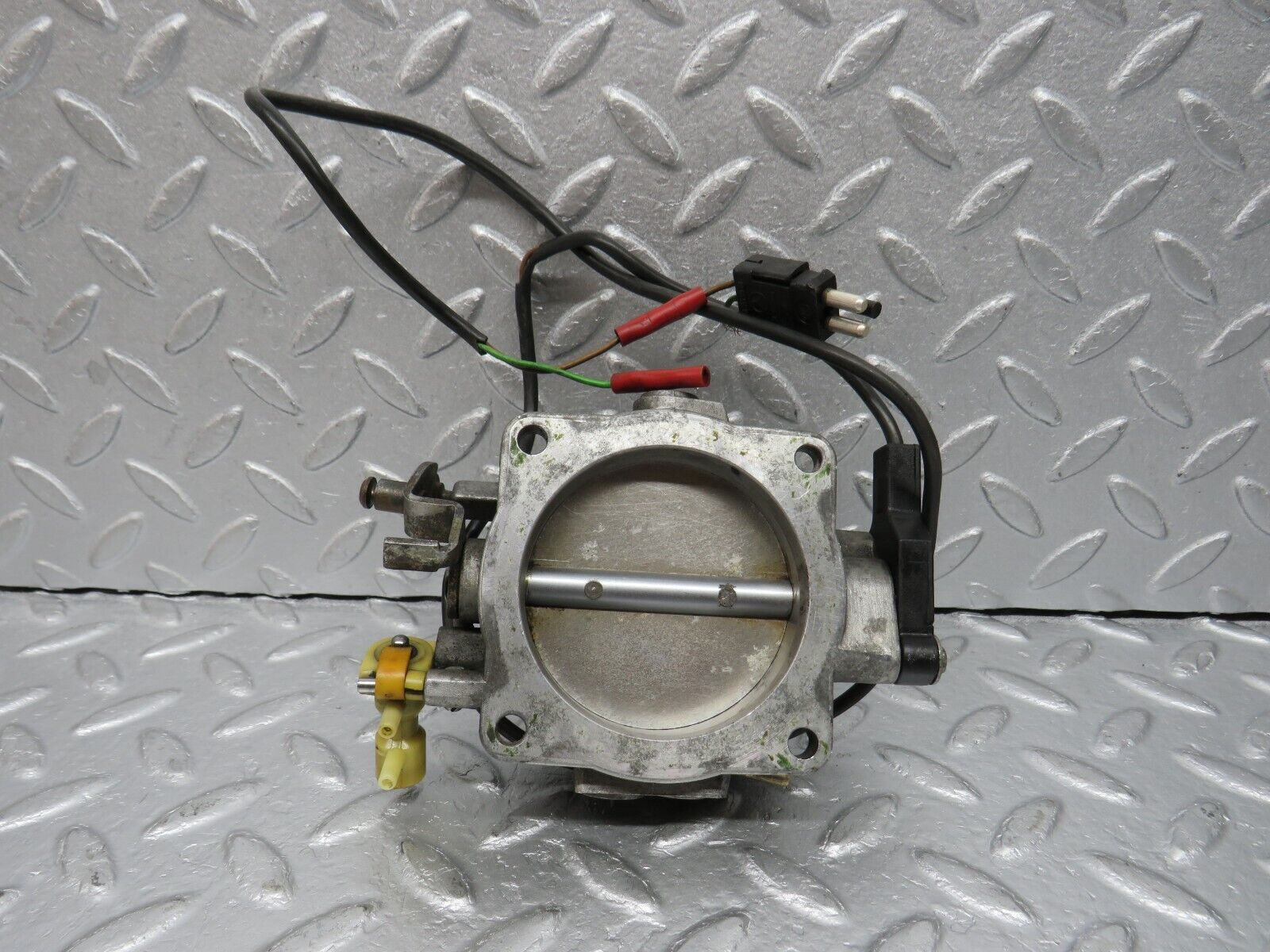 39293 Mercedes-Benz R107 500SL Throttle Body Valve With Sensor 0011406153