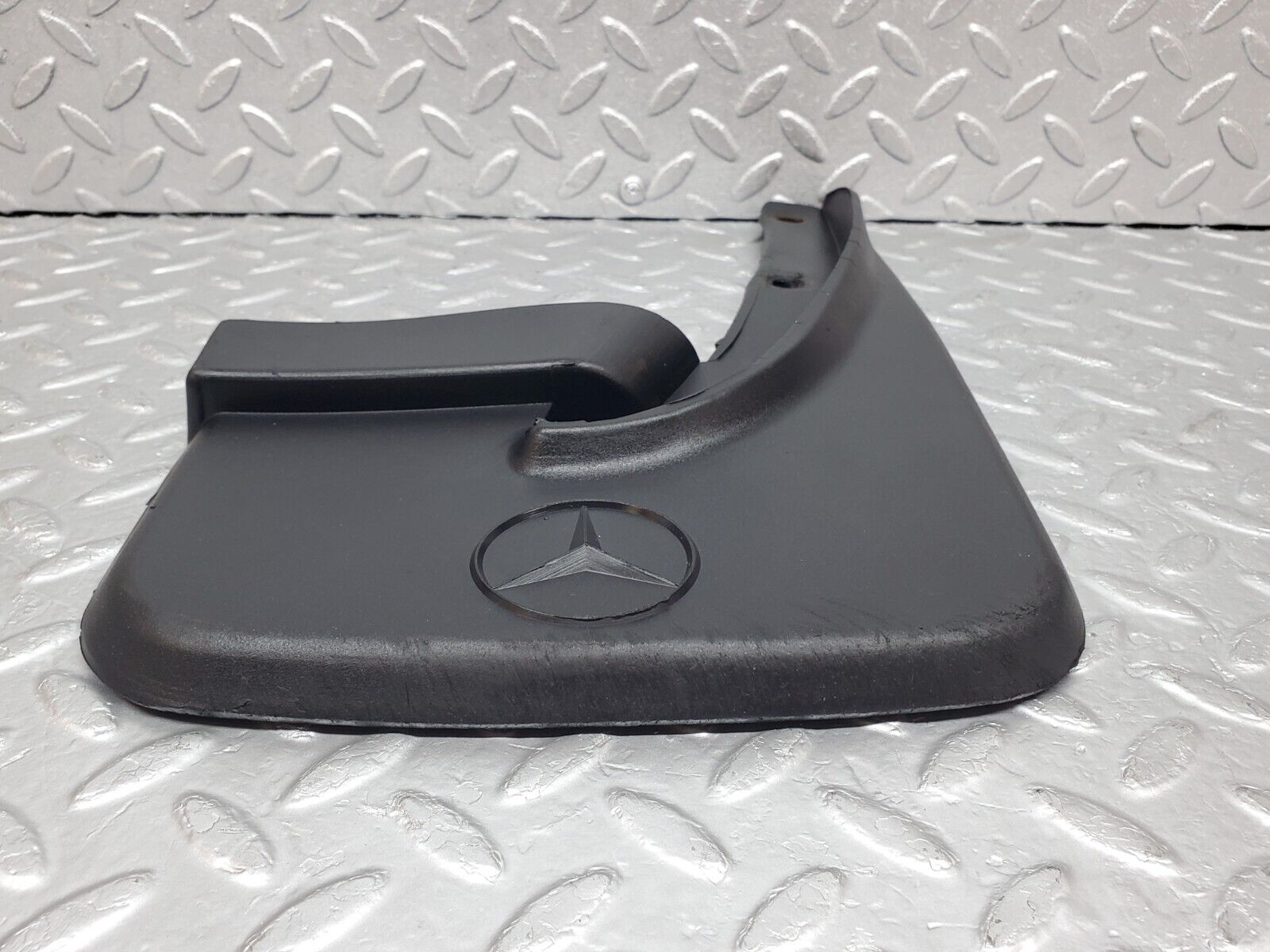 44833 Mercedes-Benz W124 220E Front Right Mud Flap