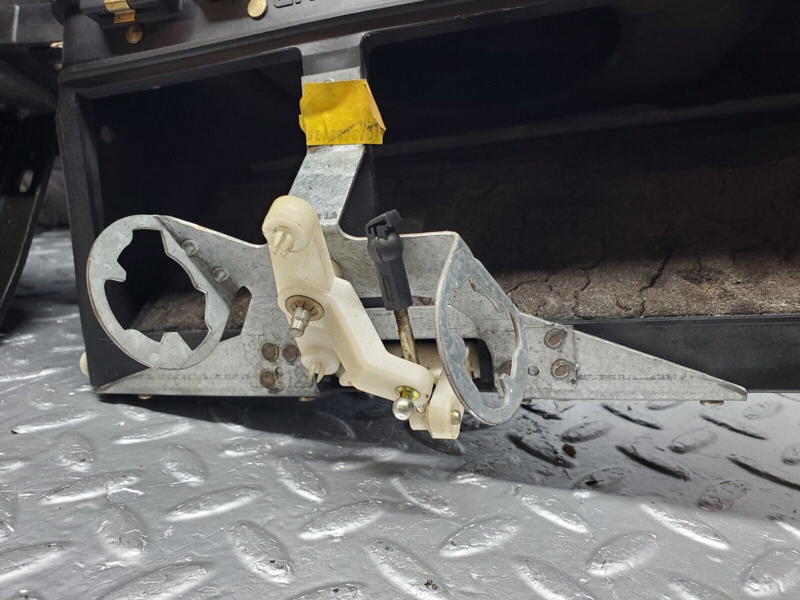 45897 Mercedes-Benz W126 420SE Heater Box Blower Housing Behr