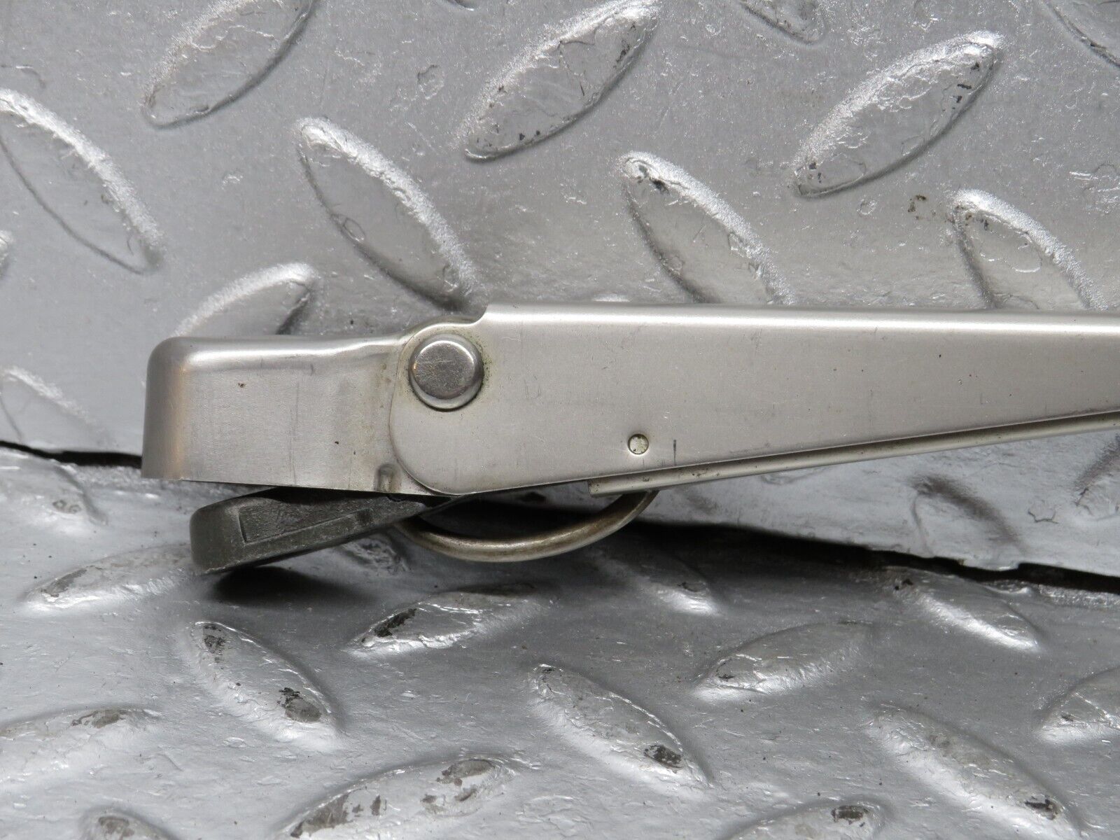 39982 Mercedes-Benz R107 350SL Windscreen Wiper Arm Left Side